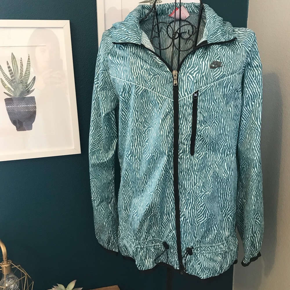Nike wind breaker